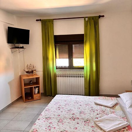 Ruza I Natalija Apartamento Karlobag Exterior foto