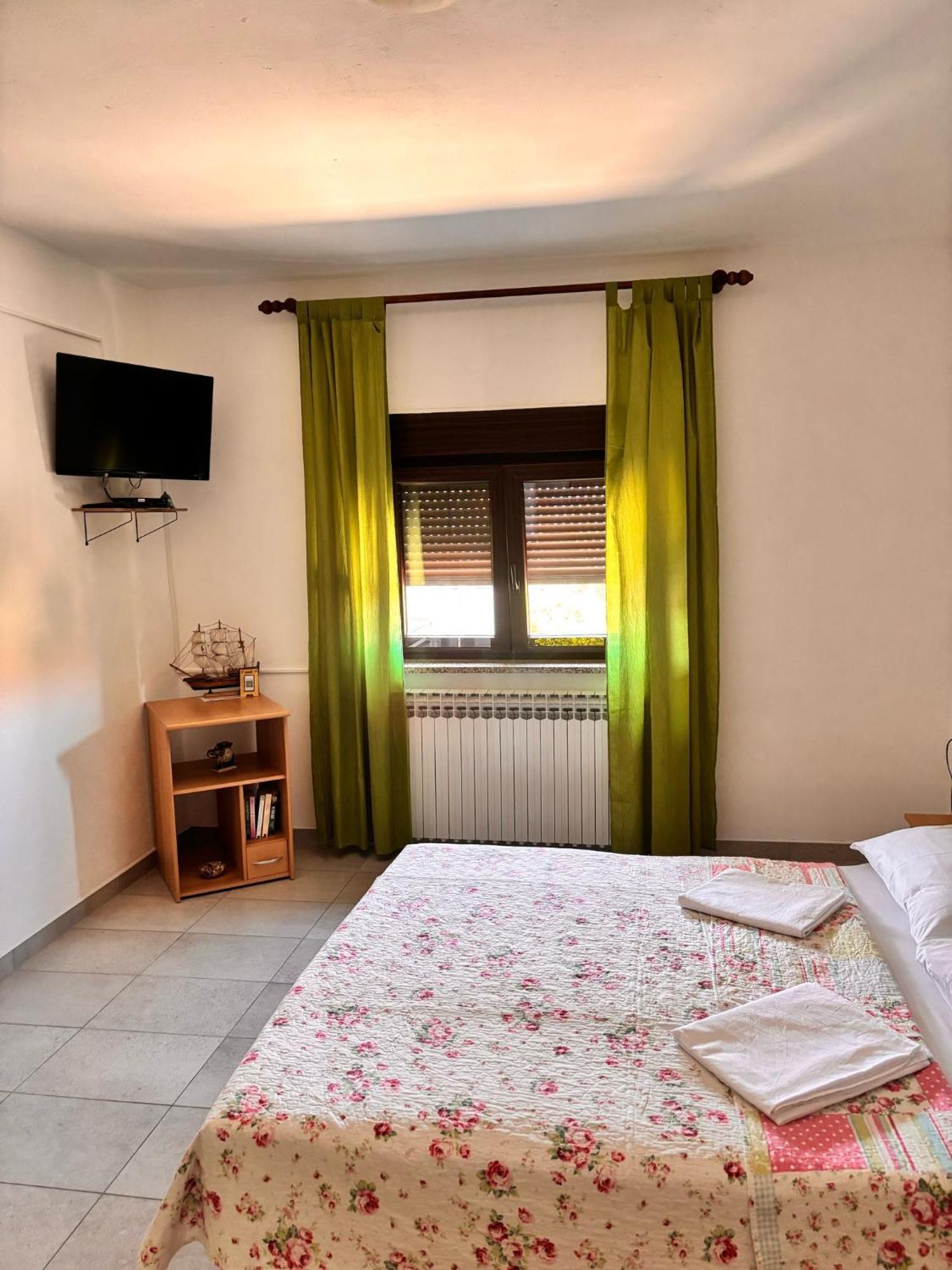 Ruza I Natalija Apartamento Karlobag Exterior foto