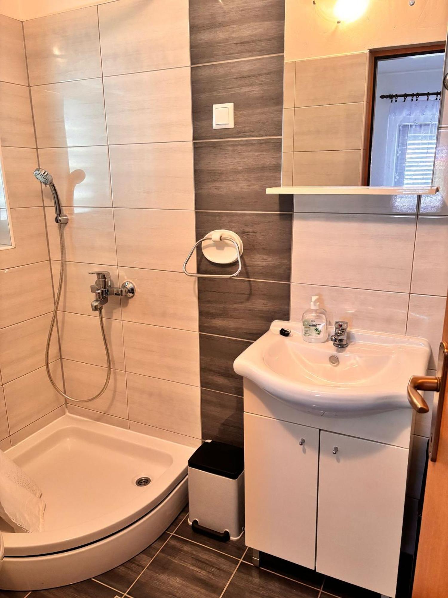 Ruza I Natalija Apartamento Karlobag Quarto foto
