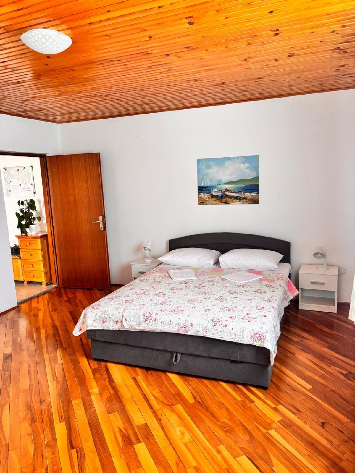 Ruza I Natalija Apartamento Karlobag Exterior foto